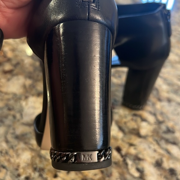 Michal Kors Black all leather shoes, size 6. Easy on/off zippered back. - Picture 5 of 7